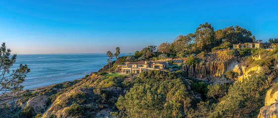 Homes on a rugged cliff with ocean view at Del Mar Southern California