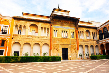 Fototapeta na wymiar Palacio Mudéjar o Palacio del Rey Don Pedro en el Patio de la Montería del Alcázar de Sevilla, Andalucía, España