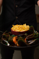 Steamed mussels with paprika and French fries