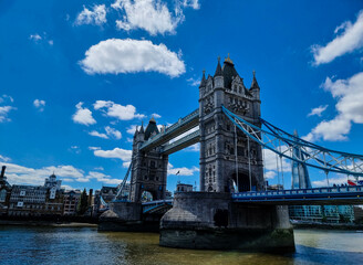 Fototapeta na wymiar An der Tower Bridge in der City von London