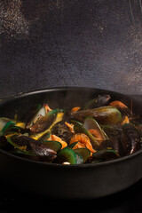 Steamed mussels with paprika and French fries