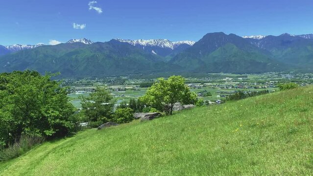 常念山脈とあづみ野池田クラフトパークの丘 長野県池田町