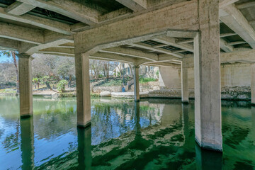 Fototapeta premium View of the canal underneath the bridge at River Walk in San Antonio Texas
