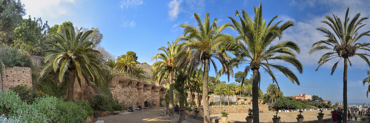 Naklejka na ściany i meble Panorama Park Güell in Barcelona / Spanien