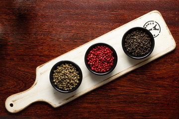 3 bowls with peppers in 3 colors