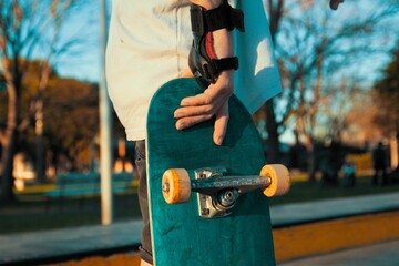 Closeup of a skateboard in its owner's hand © Leo Lascher/Wirestock Creators