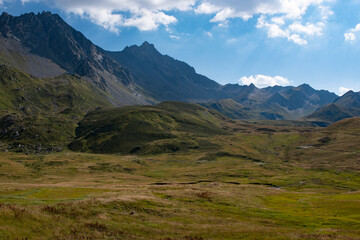 Fototapeta na wymiar Panorama des Alpes, autour du Cormet de Roseland