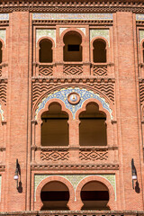 Obraz premium Detail of the windows on the outside of the Plaza de Toros in Madrid