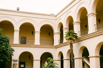Fototapeta na wymiar courtyard of museums in San Diego