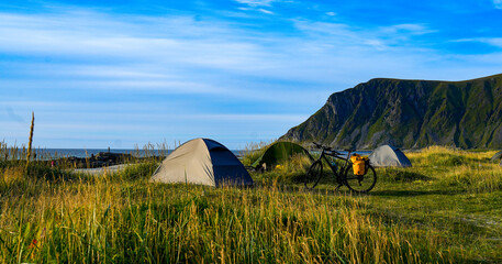 Camping Zelten am Strand am Meer 