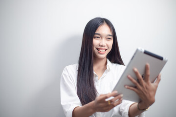 Fototapeta premium businesswoman working at home using tablet surf the internet Play social media in video meetings with colleagues. 