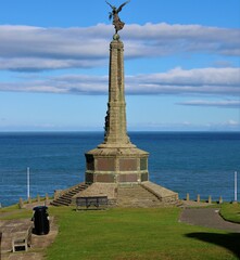 Obraz premium War memorial at Aberystwyth castle, Ceredigion, overlooking the sea