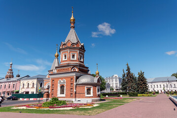 Fototapeta na wymiar Chapel of Alexander Nevsky in the center of Yaroslavl.