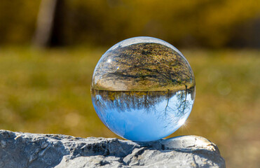 Glasball - Die Welt steht Kopf