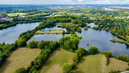 Fototapeta na wymiar Dronenaufnahme - Natur, Gewässer, Felder in der Region Hannover