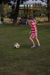 Obraz premium child playing football in a park