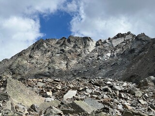 Rocky alpine peak Flüela Wisshorn or Fluela Wisshorn (3085 m) in the Silvretta Alps mountain range and in Swiss Alps massif, Davos - Canton of Grisons, Switzerland (Kanton Graubünden, Schweiz)