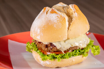 cheeseburger with arugula and tomato