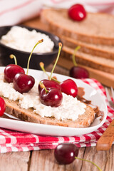 Rye bread with cottage cheese and cherries.