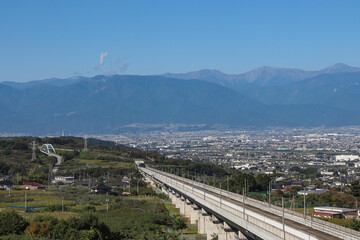 リニア実験線と笛吹市の街並み（山梨県笛吹市）
