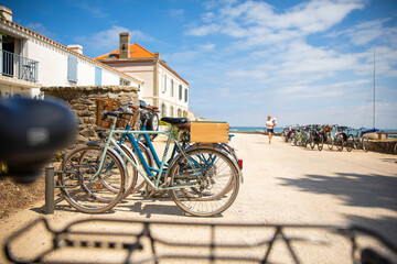 Vieux vélo sur l'île de Noirmoutier en Vendée, France.