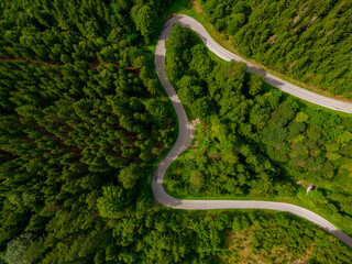 Alpine Straße auf den Schlossberg in Kapfenberg von oben