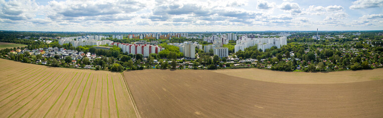 Tranbantenstandt in der Vogelperspektive