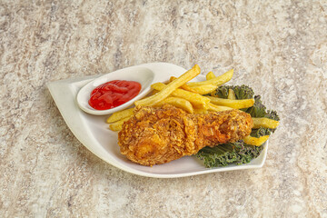 Crispy chicken leg with fry potato