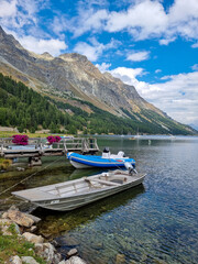 Fototapeta na wymiar lago alpino svizzero