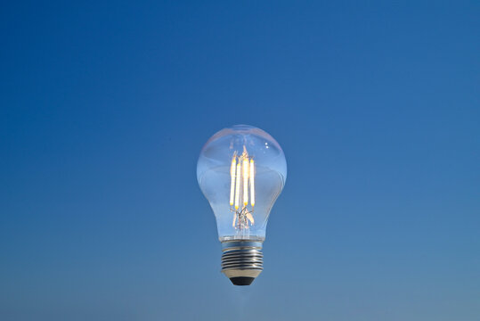 Light Bulb & Sky, 電球と空