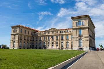 Fototapeta na wymiar Palais du Pharo à l'intérieur du Parc Émile Duclaux à Marseille