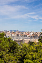 Obraz na płótnie Canvas Panorama sur le Vieux-Port, le Ville de Marseille et Pic de Bretagne