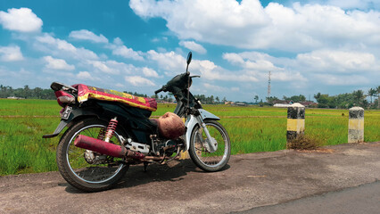 Fototapeta na wymiar old vintage rusty motorcycle