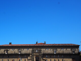 Fototapeta na wymiar fachada del hostal de los reyes católicos, construido en el año 1499, su primera función fue la de hospital para los peregrinos, fachada plateresca, la coruña, santiago de compostela, españa, europa