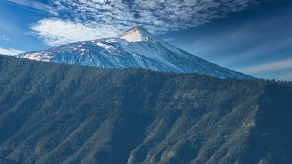 Teide, nazywany też sercem Teneryfy, to najwyższy szczyt Hiszpanii i jednocześnie trzeci co do wielkości wulkan na świecie. Jest także uznawany jako jedno z najlepszych miejsc na Ziemi do obserwacji n - obrazy, fototapety, plakaty