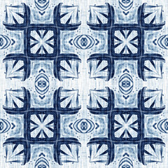 Indigo Dye Wash Coastal Damask Quilt Seamless Pattern. Washed out Geometric Dip Dyed Blur effect for Nautical and Marine Ocean Blue Interior Textile Backgrounds with Linen Texture Tile