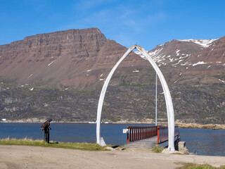 Whale bone arch in the harbor of Qeqertarsuaq (formerly Godhavn) on the south coast of Disko Island, Western Greenland. - obrazy, fototapety, plakaty