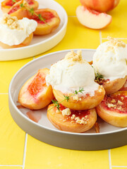 Baked peaches with ice cream