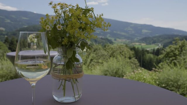 Weinglas mit Aussicht