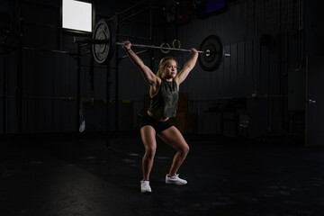 Fototapeta na wymiar weightlifting woman