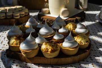 pastry product for parties with dulce de leche cream and meringue