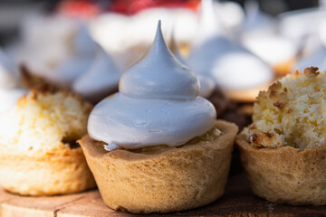 pastry product for parties with dulce de leche cream and meringue