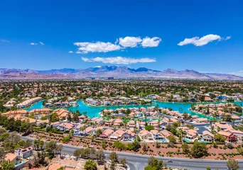 Meubelstickers Las Vegas suburb with man made lake © John