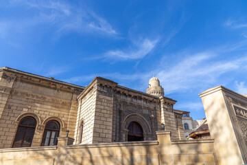 Obraz premium Mosque on the street Icheri Sheher (old town). Baku city, Azerbaijan.