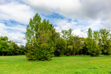 Kleiner Spaziergang durch den Park an entlang der Saale in Jena - Th&uuml;ringen - Deutschland