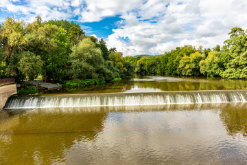 Kleiner Spaziergang durch den Park an entlang der Saale in Jena - Thüringen - Deutschland