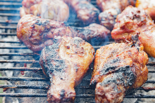 grilled chicken drumsticks with a delicious crust