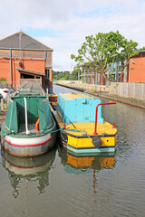 Fototapeta na wymiar Boats in Worcester Canal Basin 