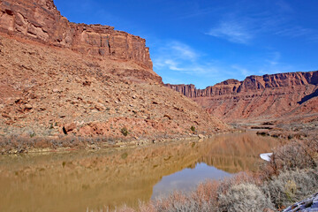 	
Colorado River Valley, Utah in winter	