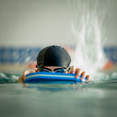 NATACIÓN CON TABLA